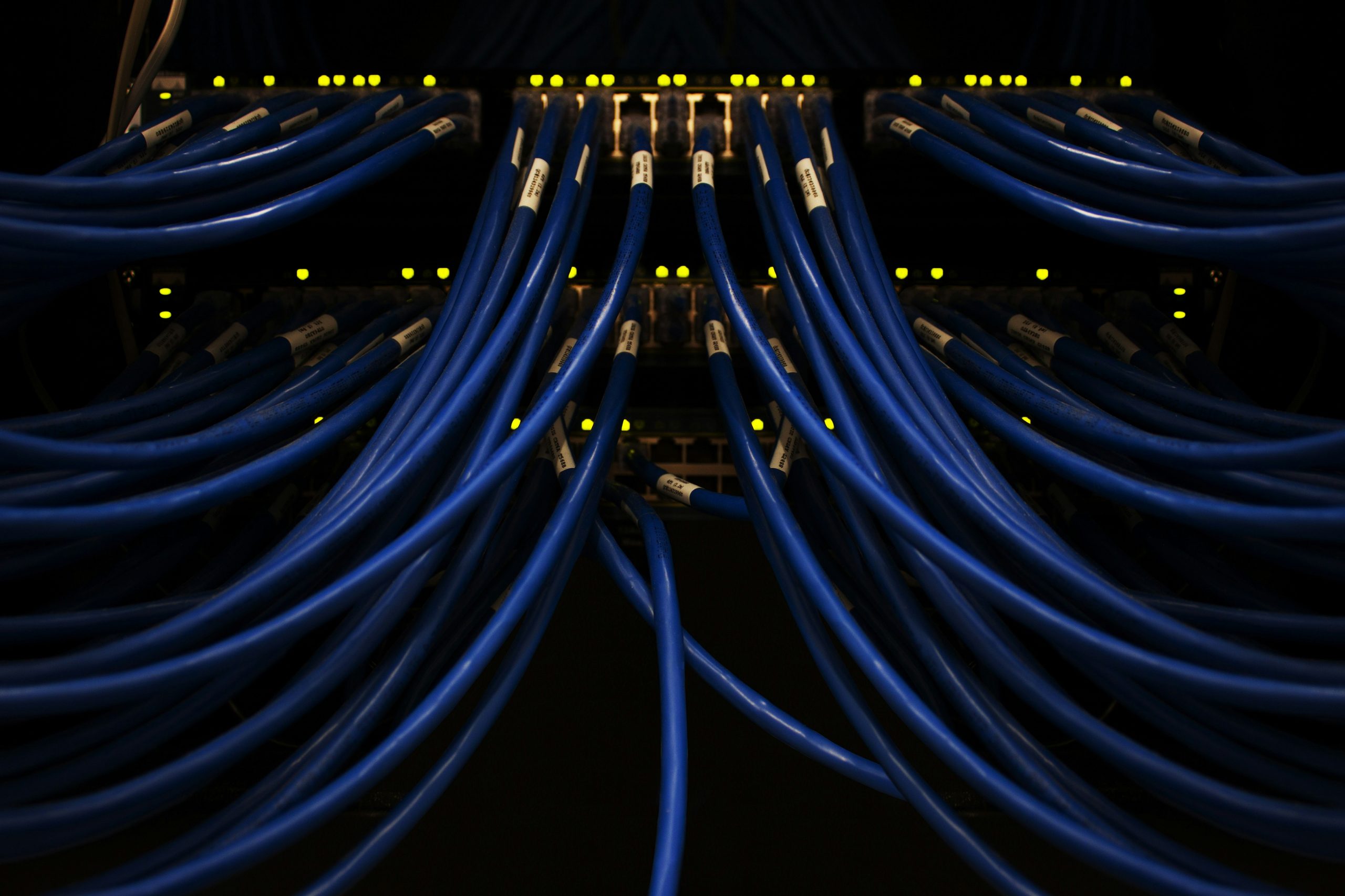 Structured cabling and patch panels in a data centre