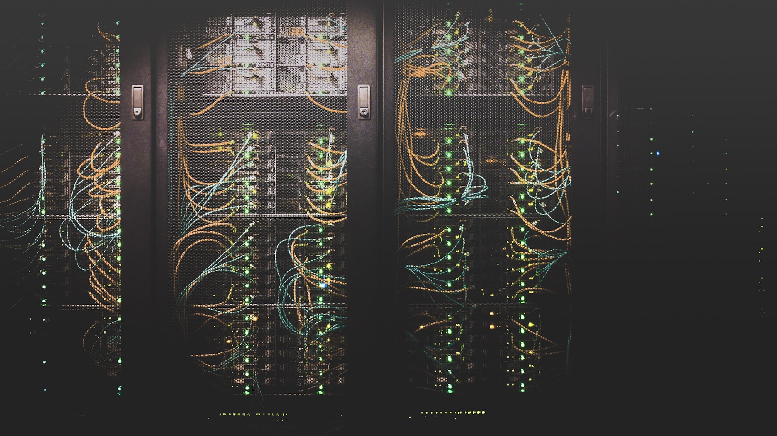 Hyperscale data center hall